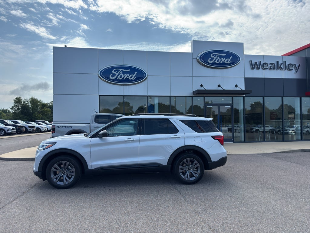 2026 Ford Explorer Active w/200A Pkg in Space White Metallic — front three-quarter view