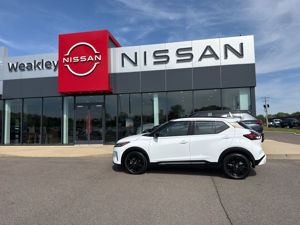 2024 Nissan Kicks SR in Fresh Powder — front three-quarter view