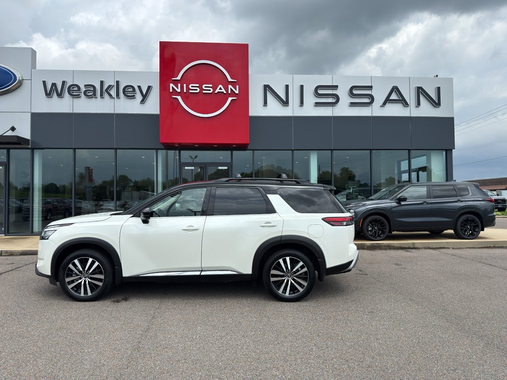 2024 Nissan Pathfinder Platinum in Super Black — front three-quarter view